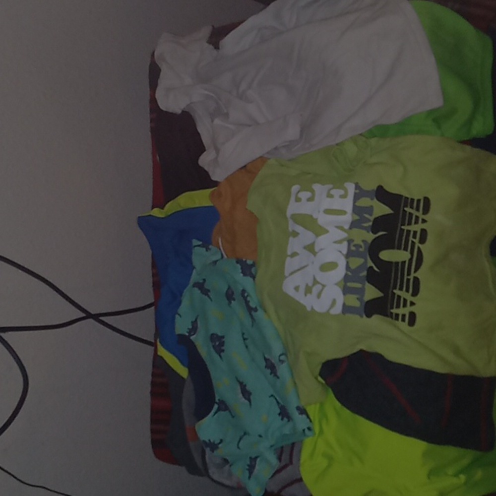 Children's t-shirts and shorts 2T